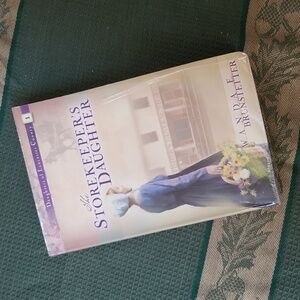 📚STOREKEEPERS DAUGHTER, NOVEL